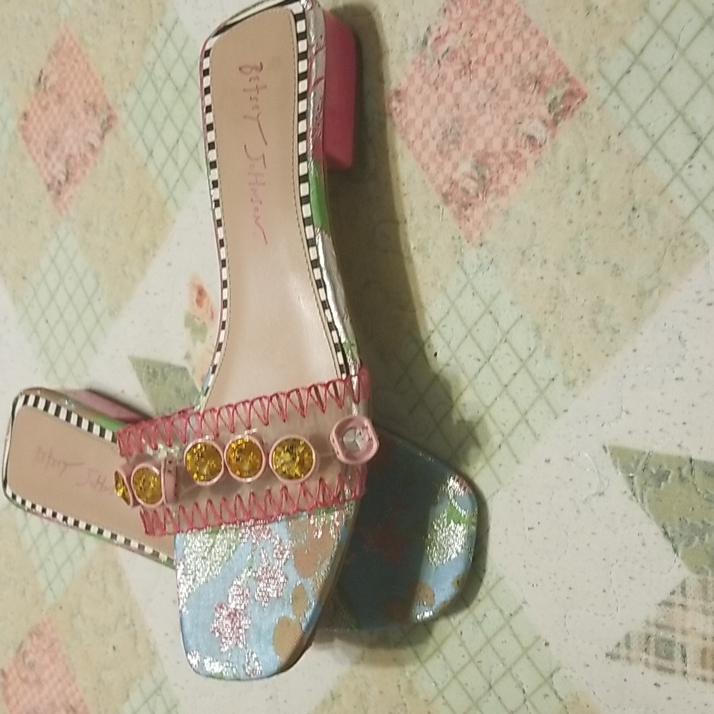 Sandals - Picture 2 of 4